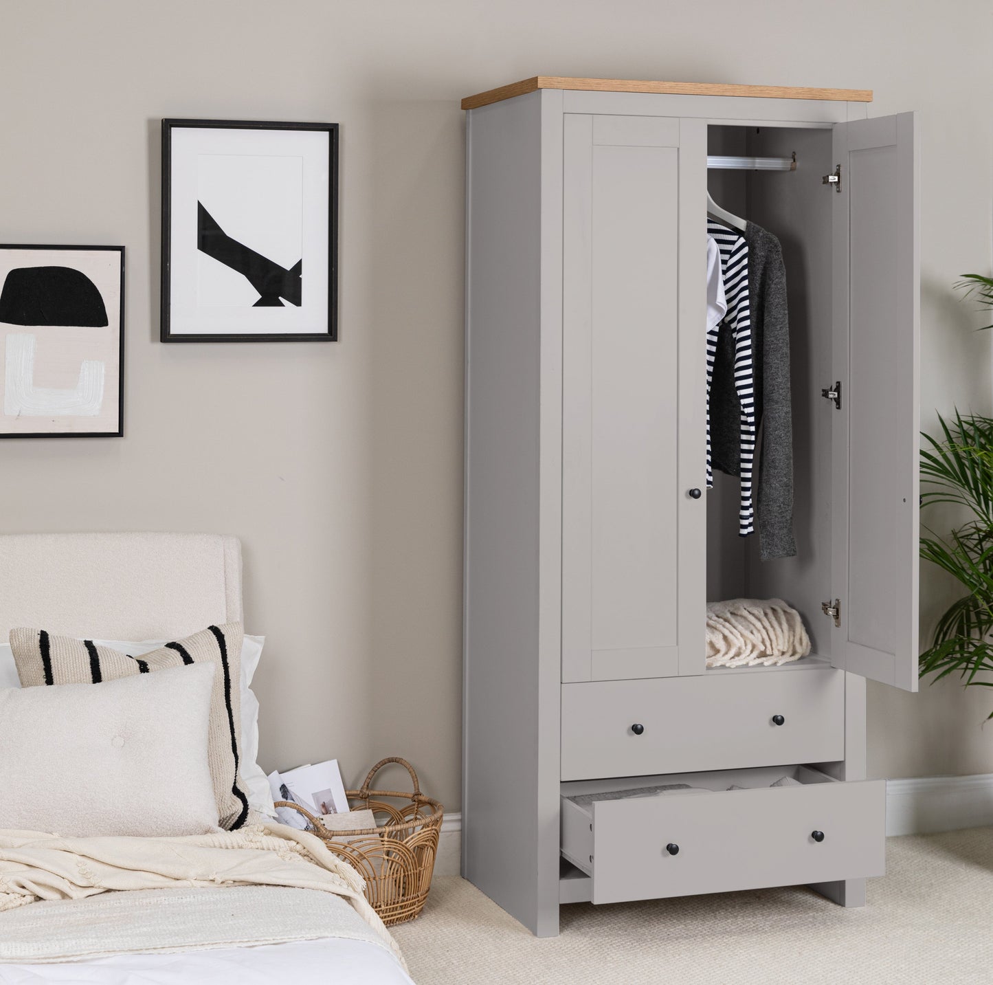 laura-james-wardrobe