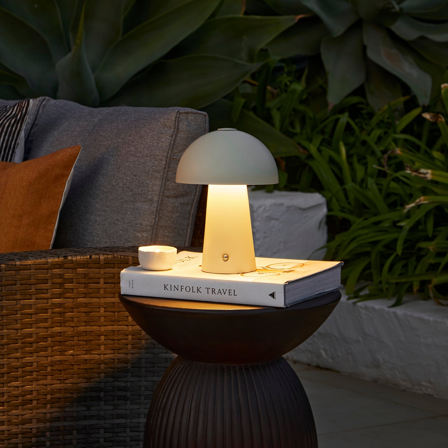 Brockhill_Rechargeable_Lamp_White_on