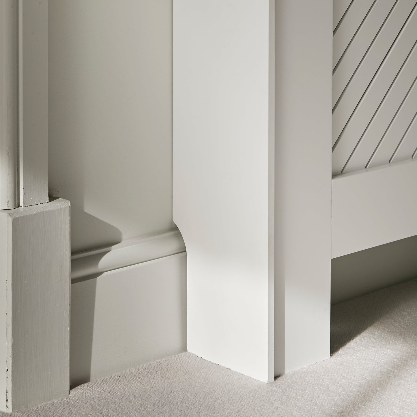 Jack Extending Radiator Cover - White - Laura James