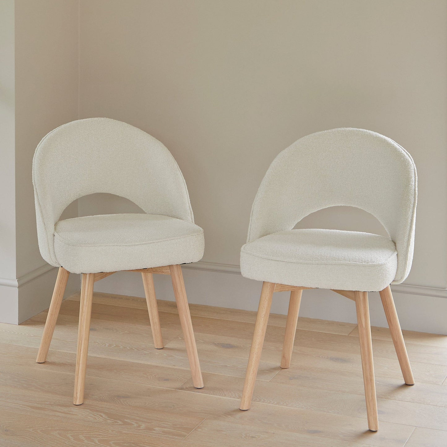 Marilyn-boucle-whitewash-legs-dining-chair