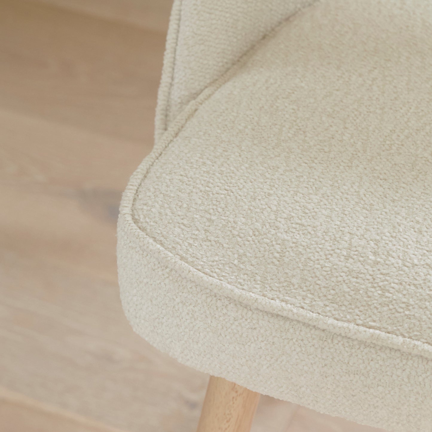 Marilyn-boucle-whitewash-legs-dining-chair