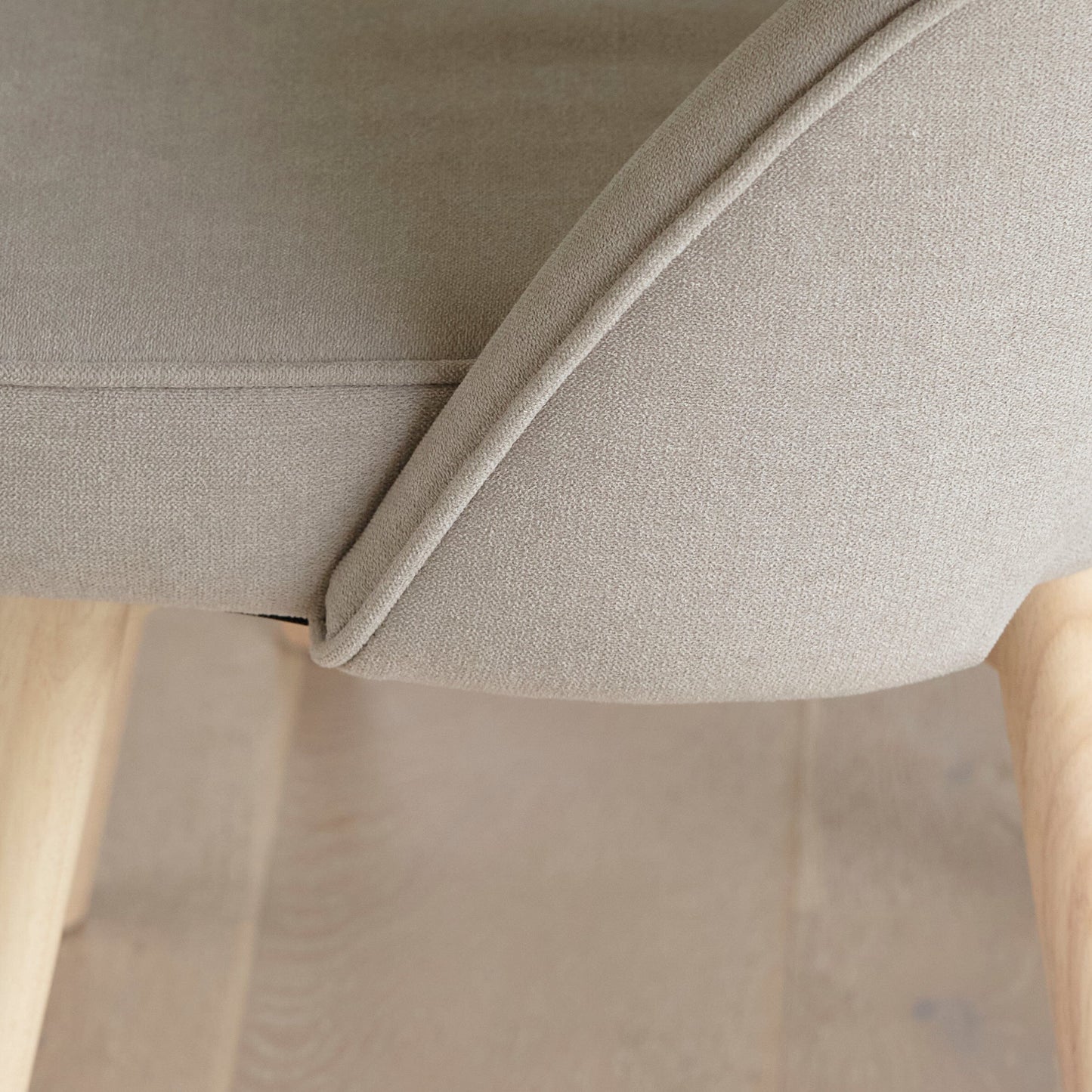 Marilyn-soft-beige-whitewash-legs-dining-chair