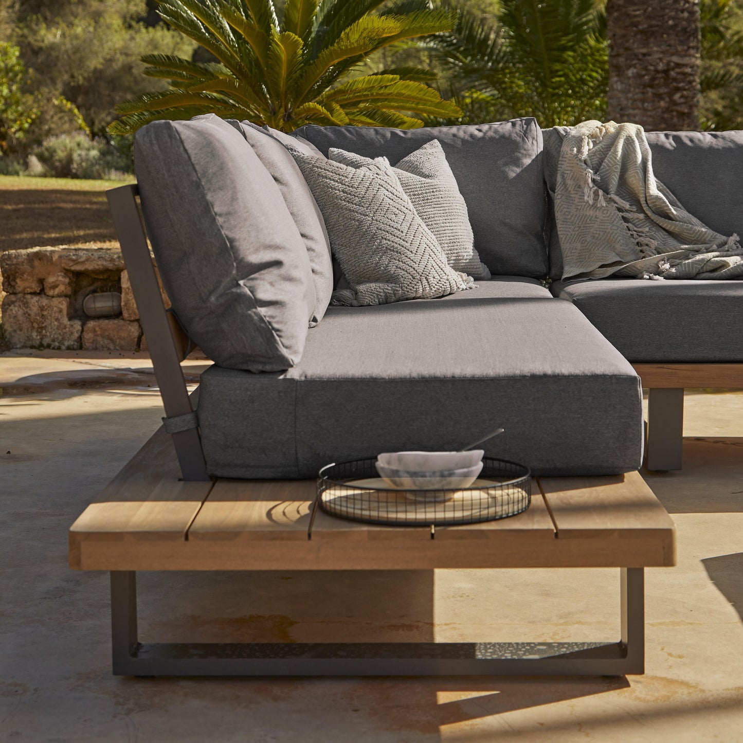 Shiva Lounge Set with Grey Lean Over Parasol - Grey - Laura James