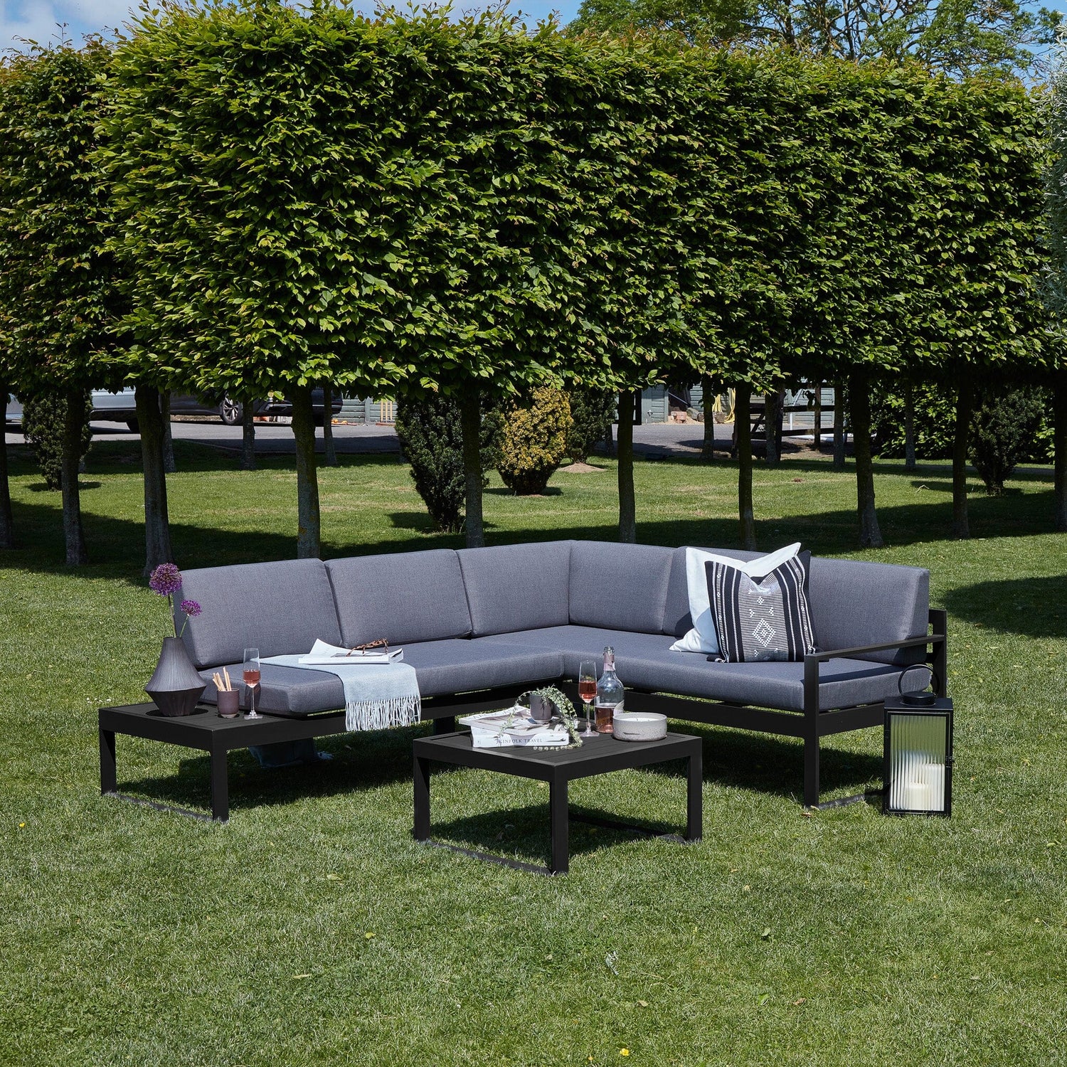 Maia Garden Corner Sofa - Black Right Hand Assembly