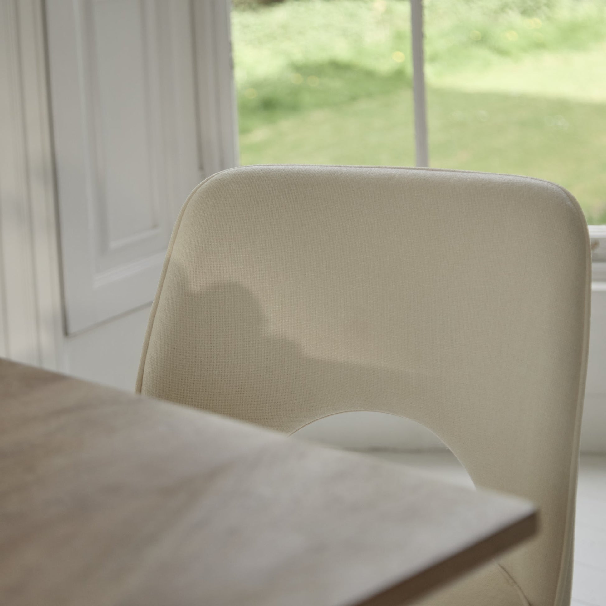 Atlas 160cm Chalked Mango Wood Dining Table Set - 6 Seater - Dolly Dining Chairs - Oyster White - Black Legs - Laura James