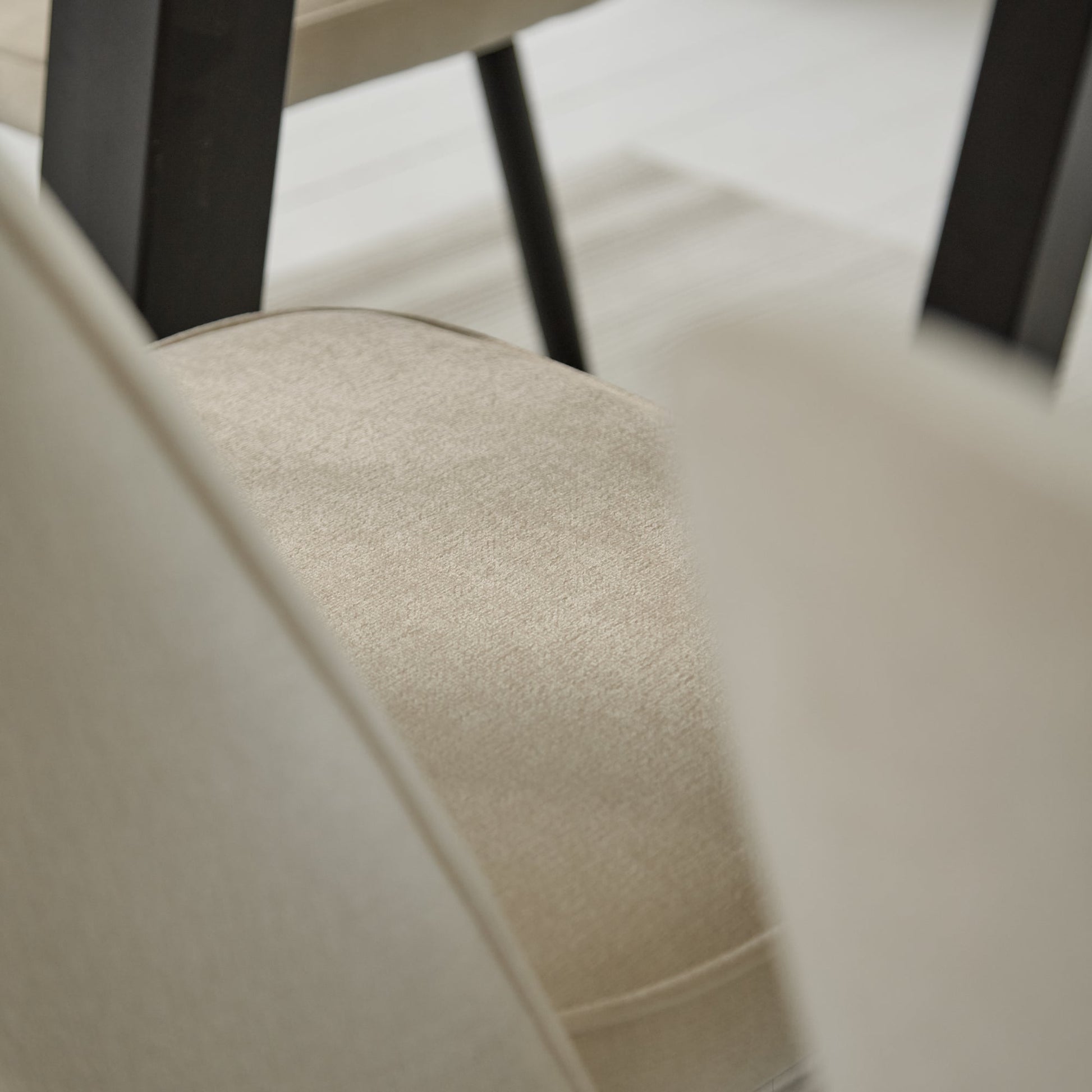 Atlas 160cm Chalked Mango Wood Dining Table Set - 6 Seater - Dolly Dining Chairs - Oyster White - Black Legs - Laura James