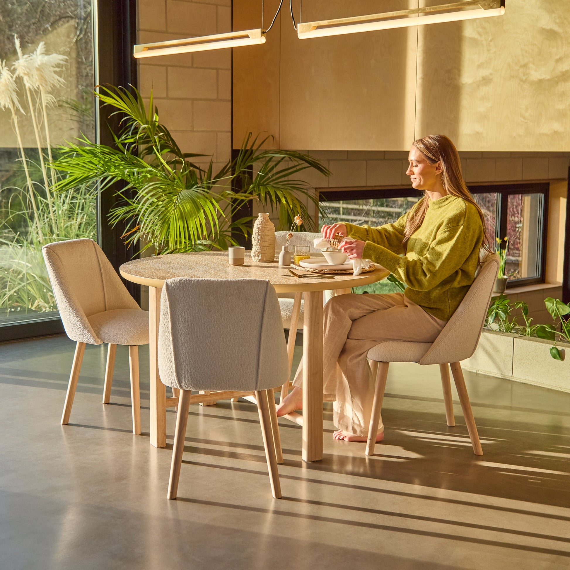 Carter Whitewash Round Dining Table with 4 Freya Boucle Dining Chairs with Whitewash Legs - Laura James 
