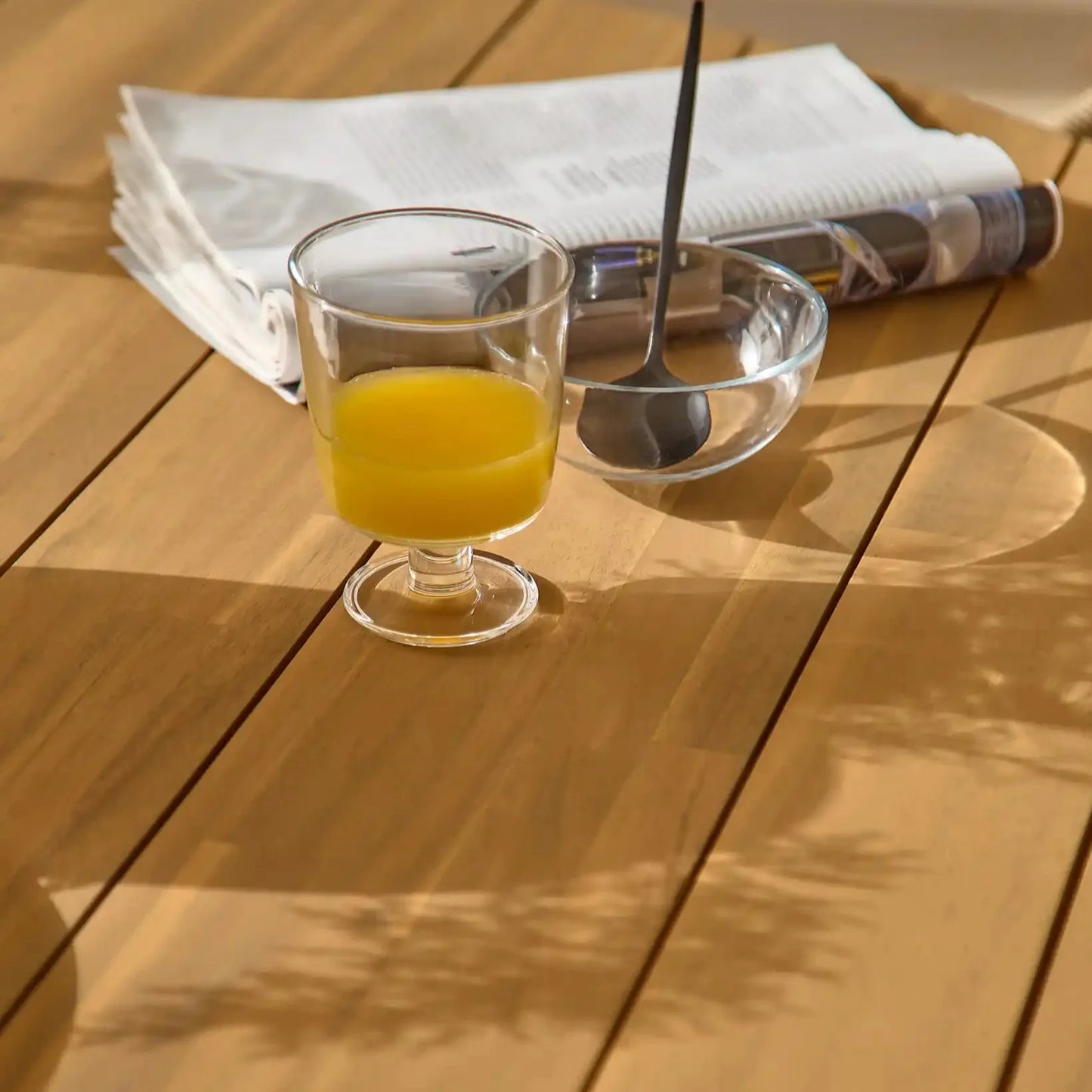 Ezra  Whitewash Round Outdoor Dining Set with Natural Hali Rope Chairs - Laura James 