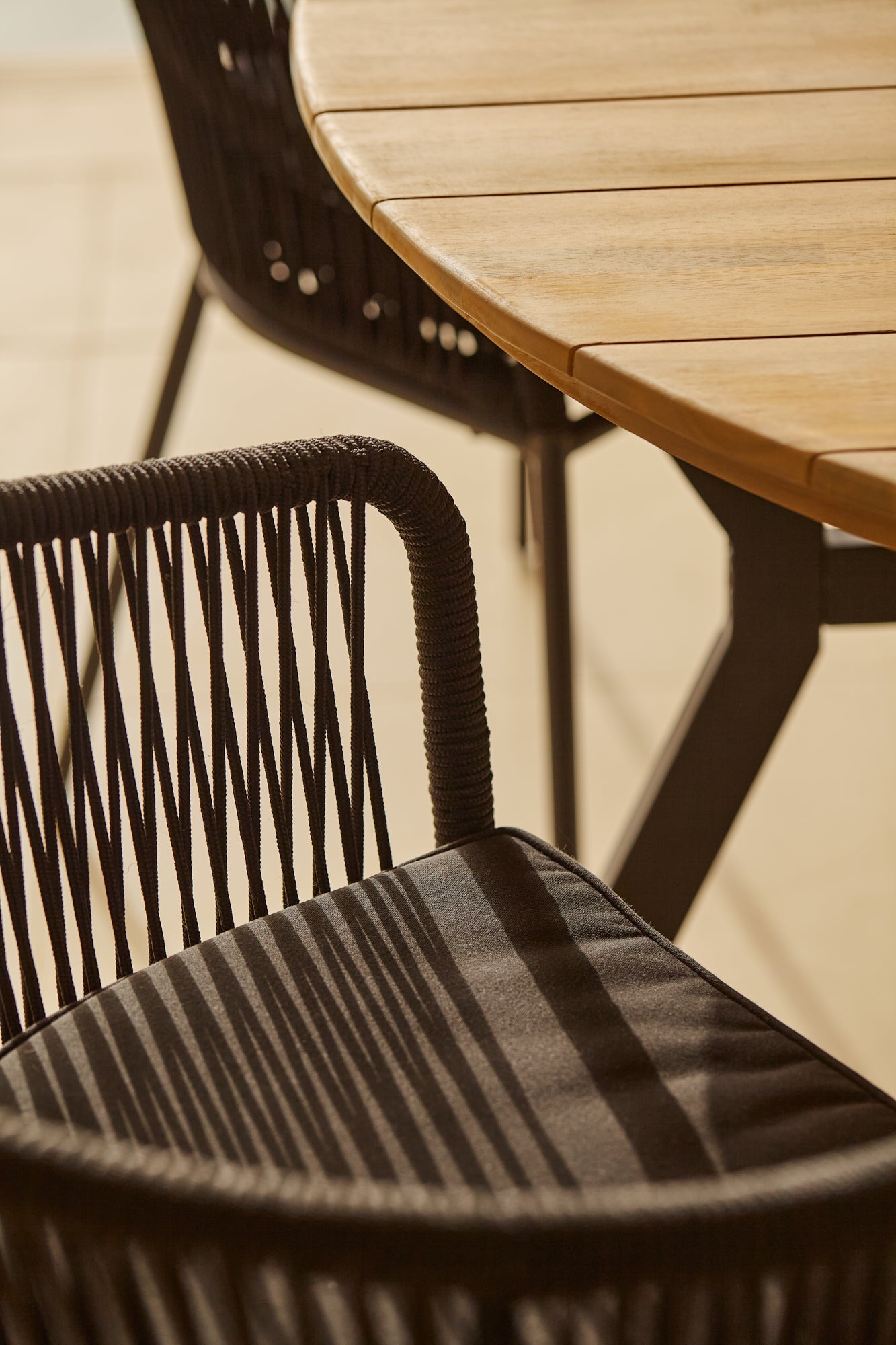 Ezra Whitewash Round Outdoor Dining Table Set with Black  Hali Rope Chairs - Laura James 