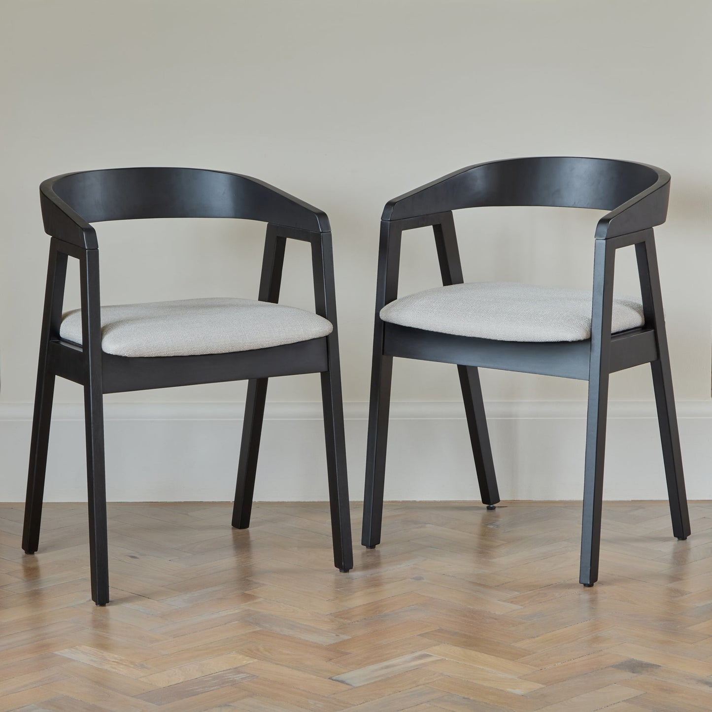 Paul_160-220cm_Extending_Dining_Table_Black_Oak_Ella_Carver_Black_Dining_Chairs_Fawn_Linen-91 - Laura James