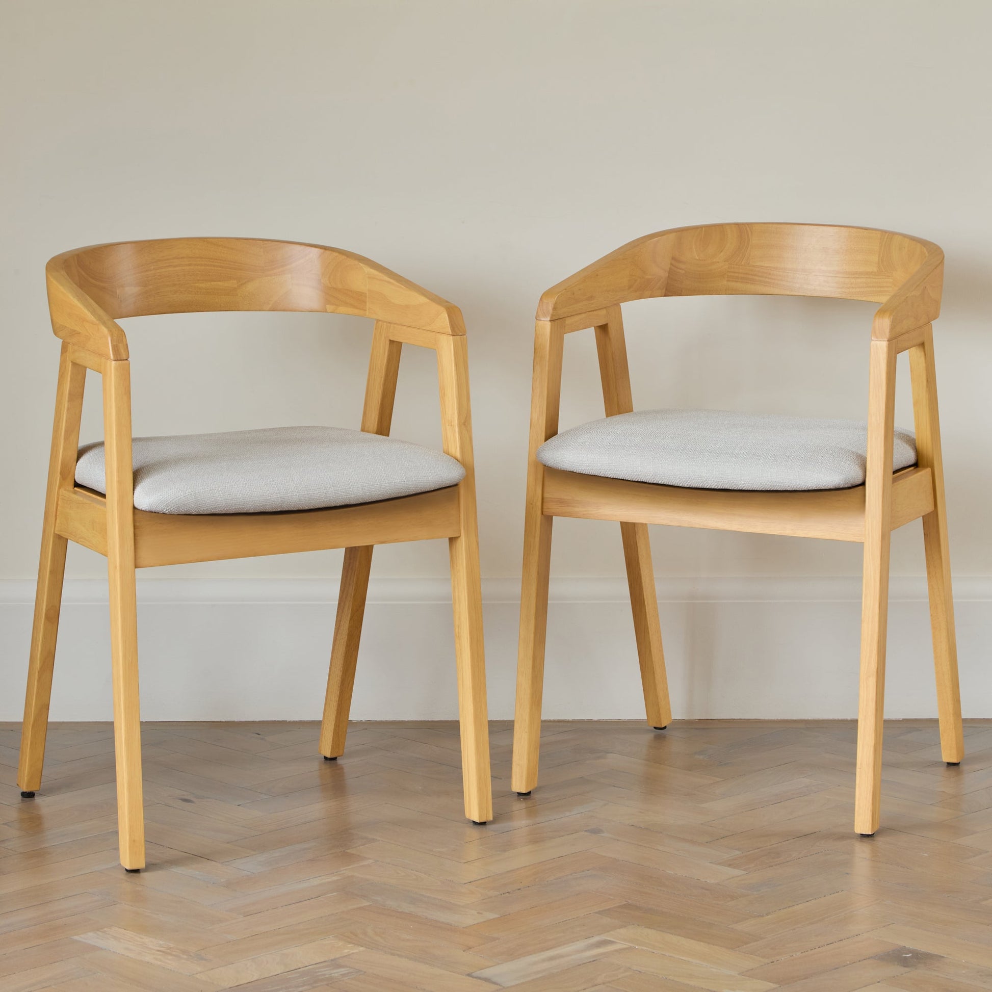 Paul_118-158cm_Extending_Dining_Table_Pale_Oak_Ella_Carver_Dining_Chairs_Fawn_Linen-12 - Laura James