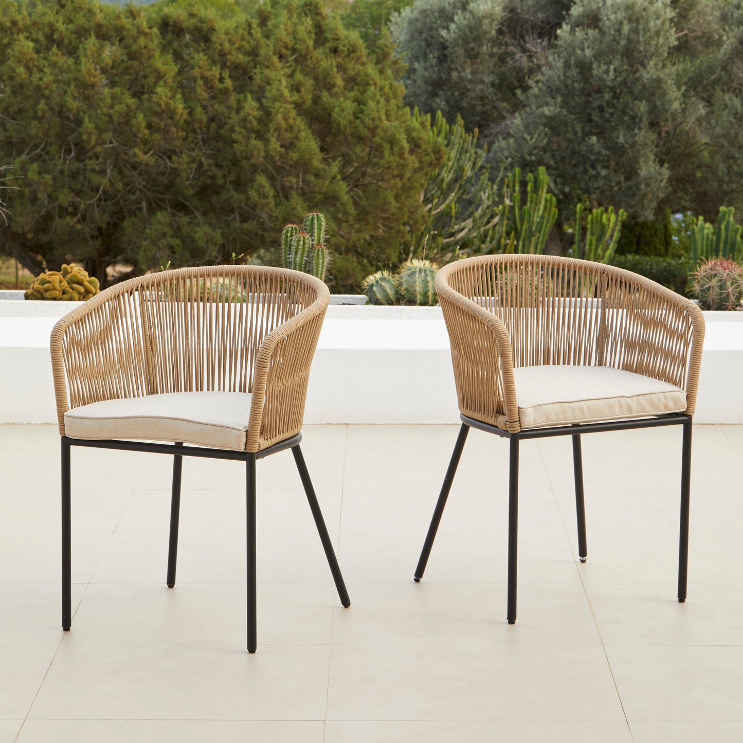 Willow 6 Seater Round Wooden Garden Set with 6 Hali Natural Rope Chairs & Round Grey LED Parasol