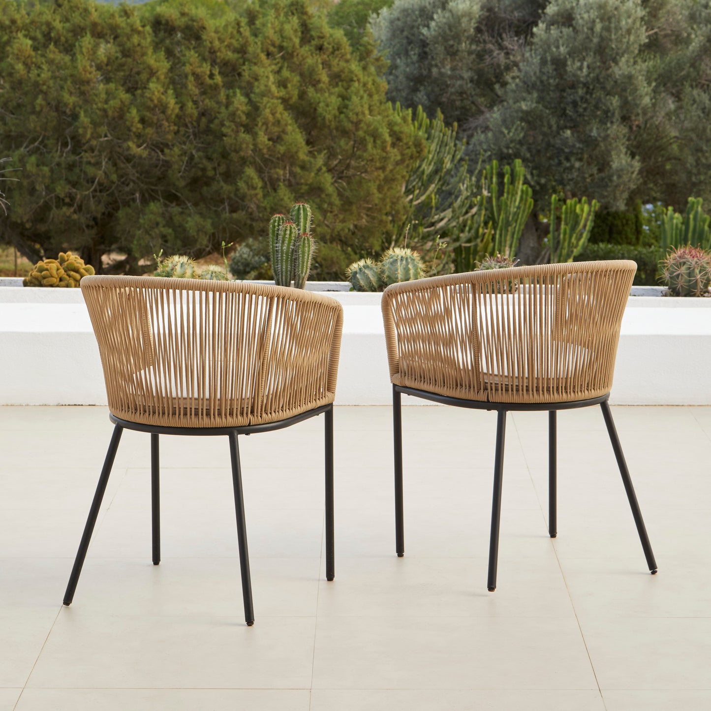 Willow 6 Seater Round Wooden Garden Set with 6 Hali Natural Rope Chairs & Round Cream Parasol