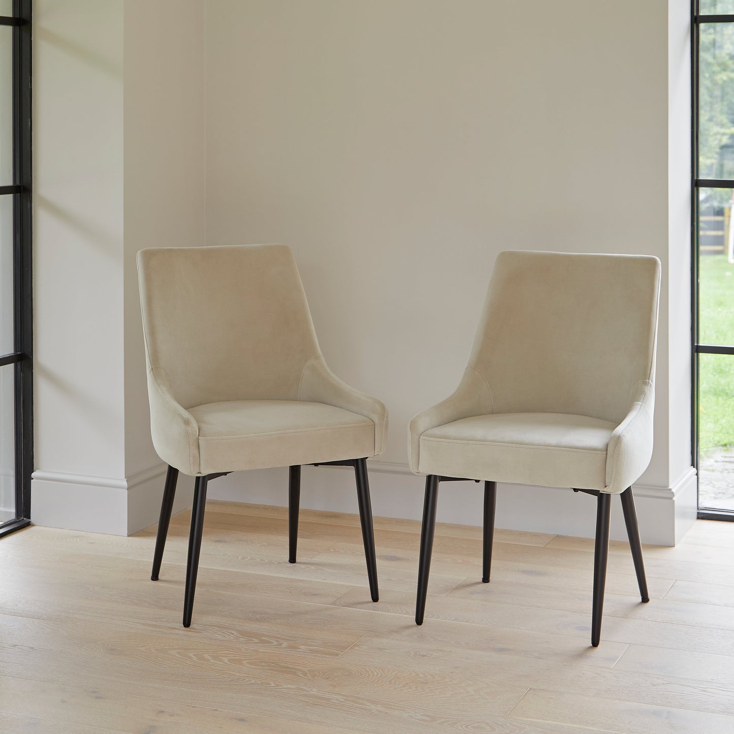 Atlas Chalked Mango Wood Dining Table Set -  6 Seater - Maeve Clay Dining Chairs - Black Oak Legs