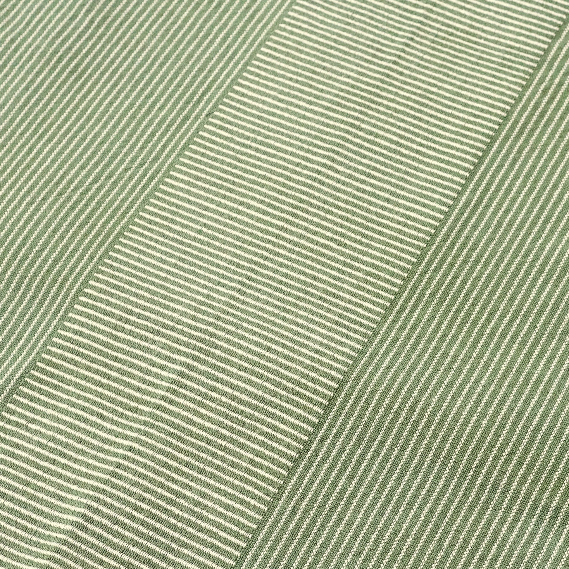 Odisha 125x150cm Green Throw - Laura James 