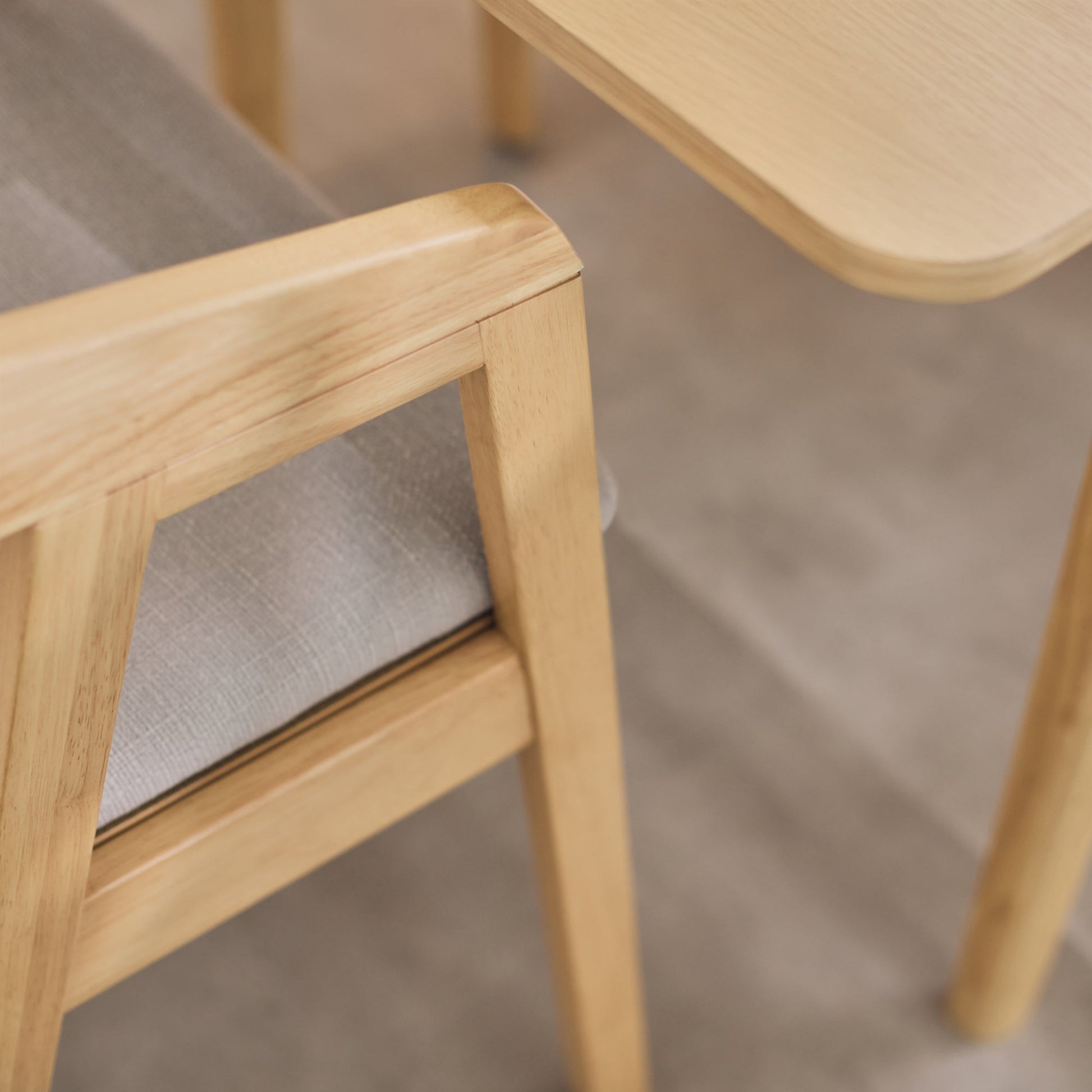 Paul_118-158cm_Extending_Dining_Table_Pale_Oak_Ella_Carver_Dining_Chairs_Fawn_Linen-12 - Laura James