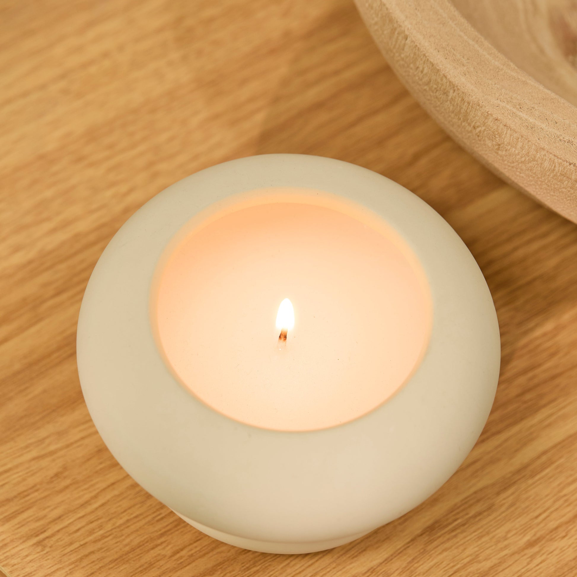 Surbiton_Single_Wick_13cm_Ceramic_Candle_Oud_Wood_and_Rose_Scent_in_Clay-2 - Laura James