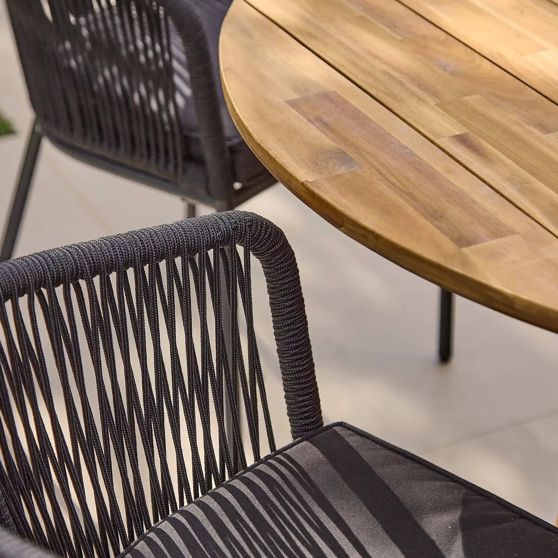 Willow 4 Seater Wood Round Garden Dining Set - Hali Black Chairs