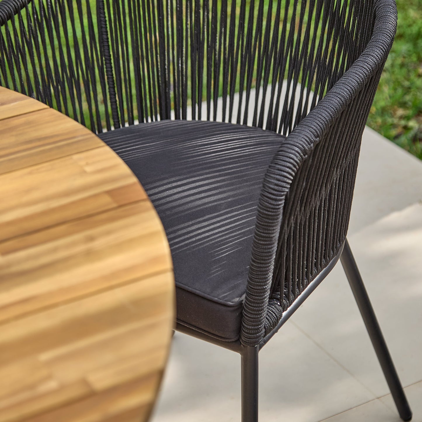 Willow 6 Seater Round Wooden Garden Set with 6 Hali Black Rope Chairs & Round Grey LED Parasol