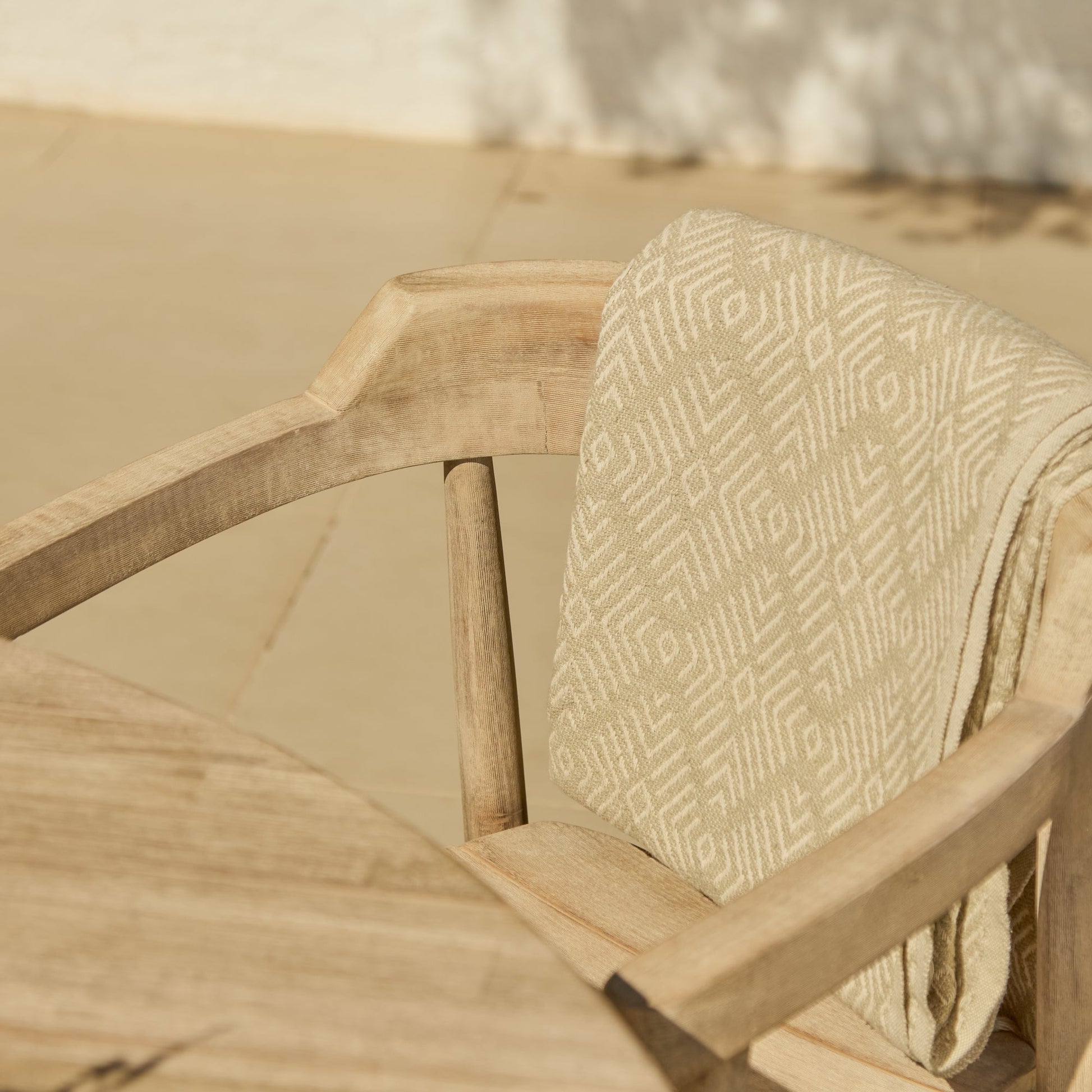 Willow 4 Seater Round Garden Dining Set with Elowen Chairs - Laura James