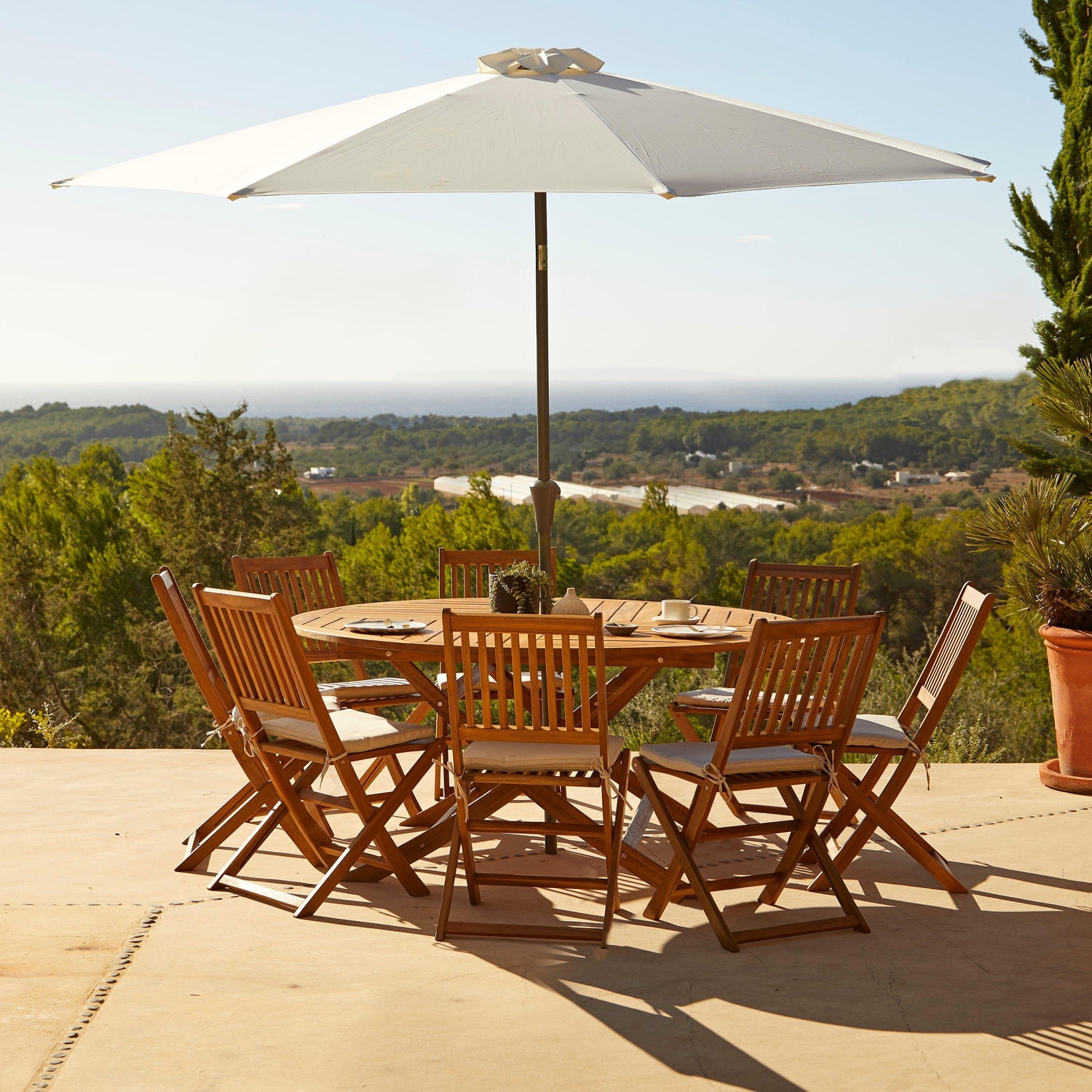 Ashby 8 Seater Wooden Round Garden Dining Set with Cream Parasol - 160cm - Laura James