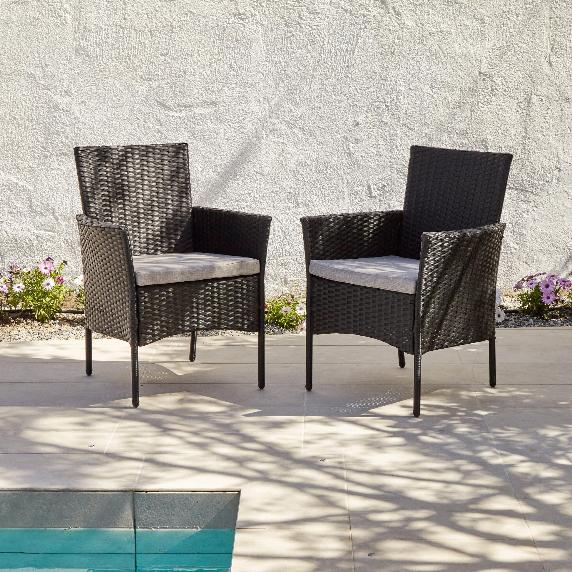 Kemble 4 Seater Rattan Round Dining Set with Cream Parasol - Rattan Garden Furniture - Black - Laura James