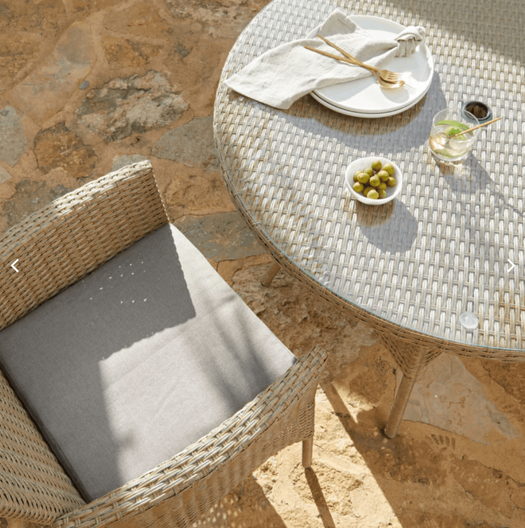 Kemble 4 Seater Rattan Round Dining Set With Grey Parasol - Natural - Rattan Garden Furniture - Laura James