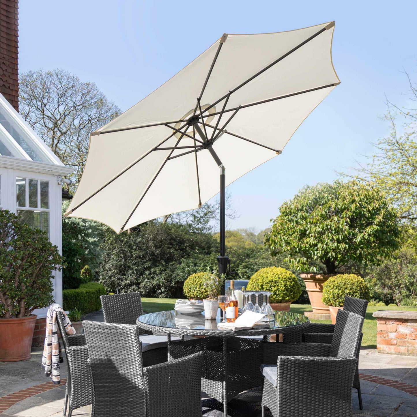 6 Seater Rattan Round Dining Set with Parasol - Rattan Garden Furniture - Grey - Laura James