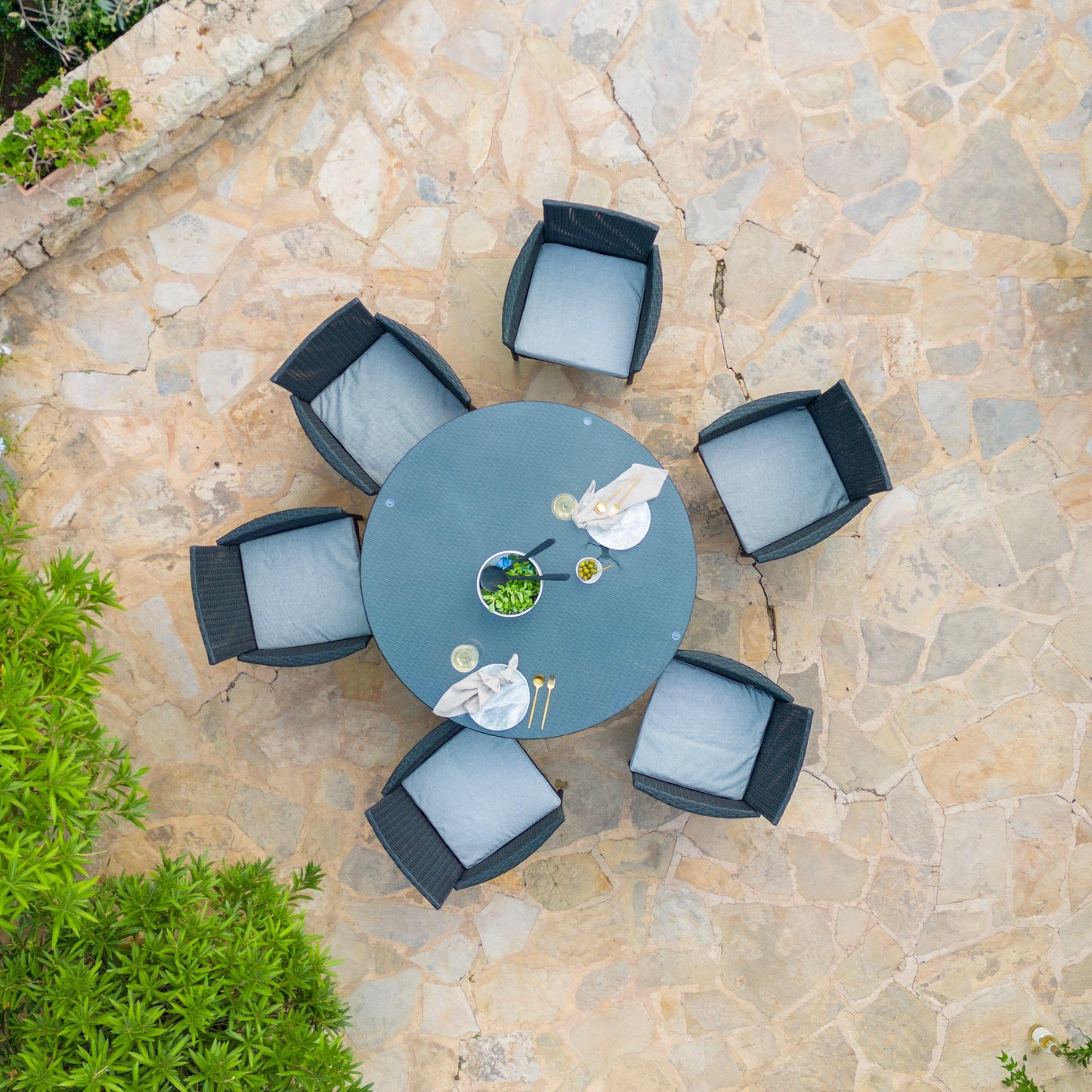 Kemble 6 Seater Rattan Round Outdoor Dining Set with Parasol - Black - Rattan Garden Furniture - Laura James