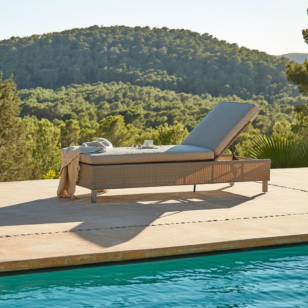 Aria Outdoor Light Grey Rattan Sun Lounger Laura James – Laura