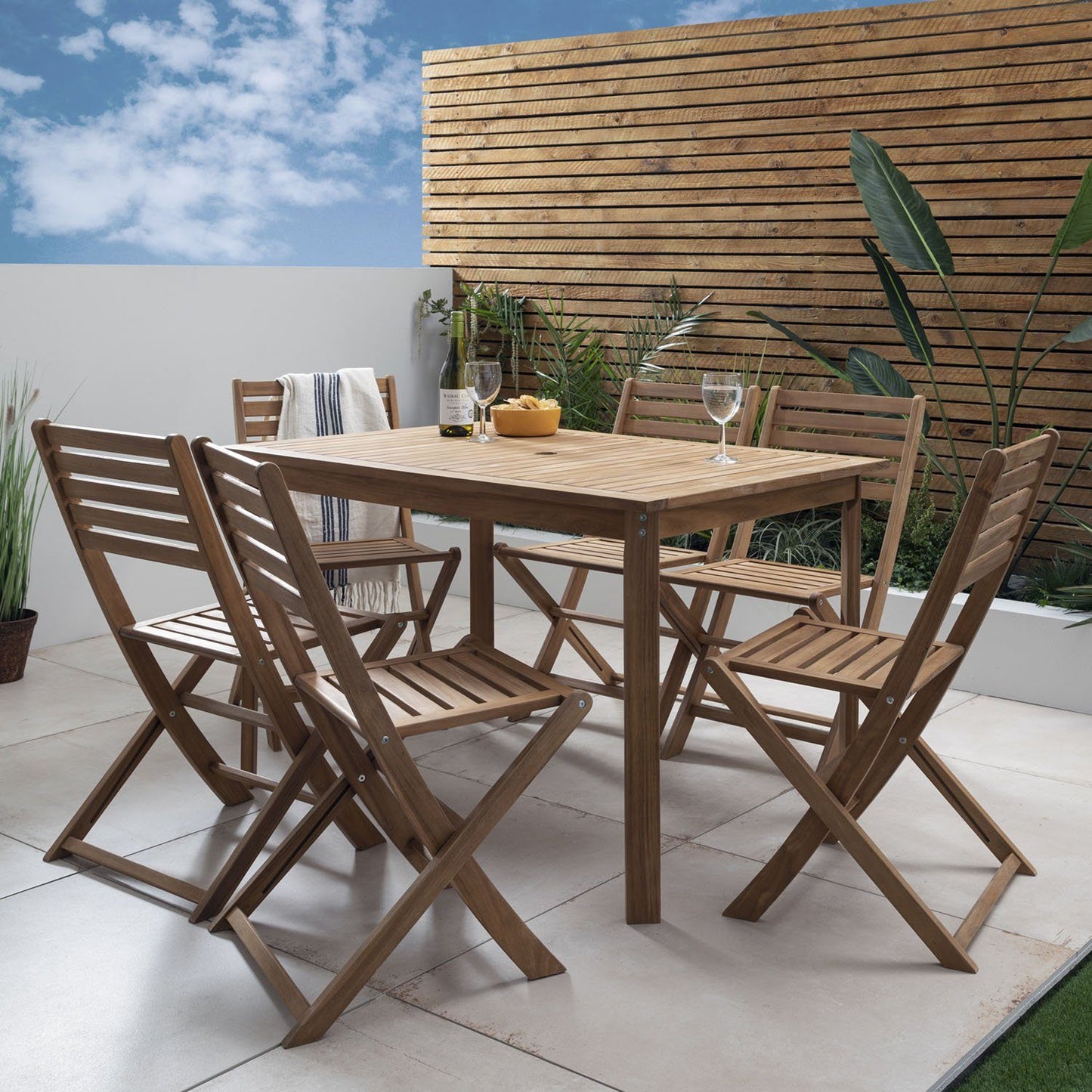 Ackley wooden garden furniture – 6 seater outdoor dining set with cream premium parasol
