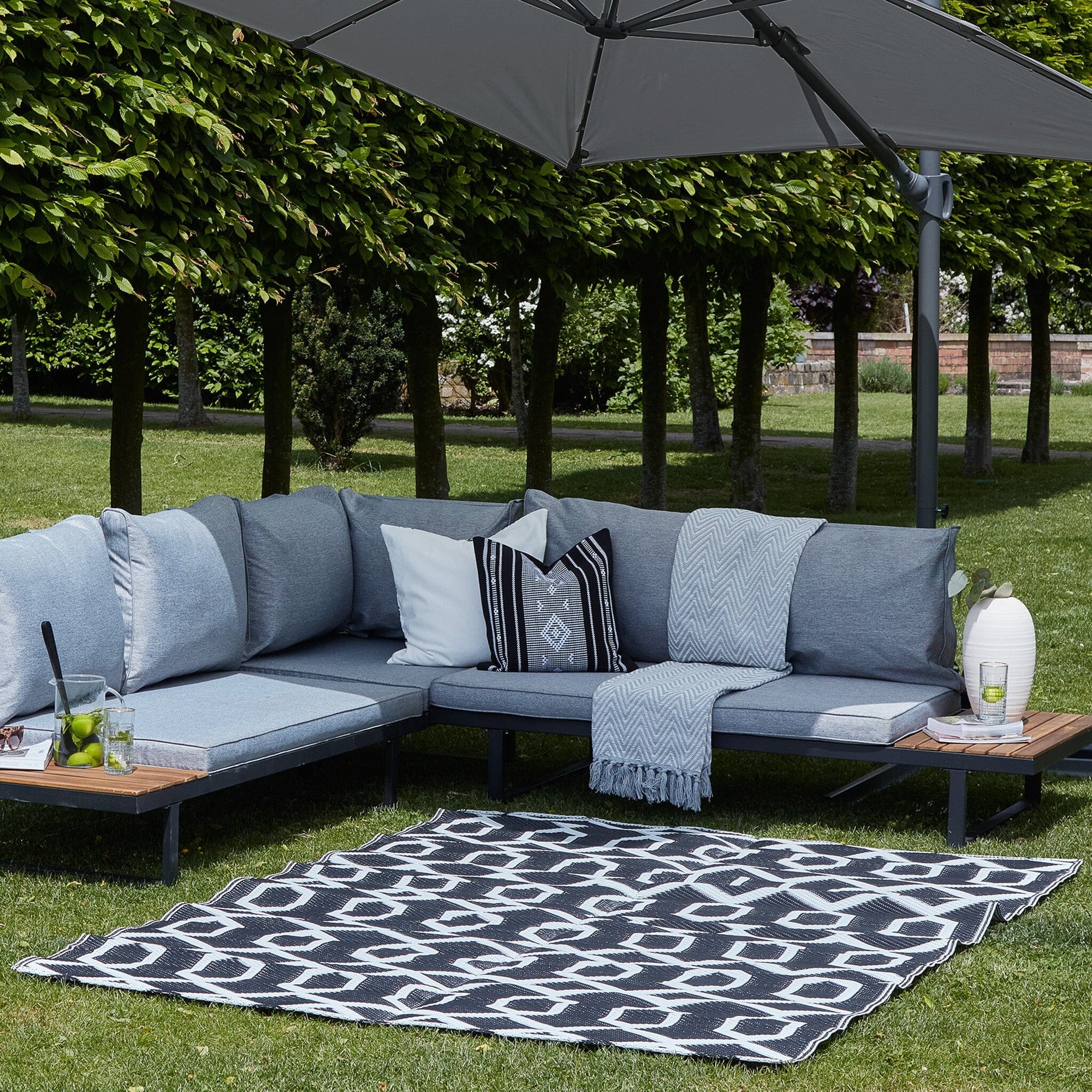 Reversible Outdoor Rug - Black and White - 160cm x 230cm