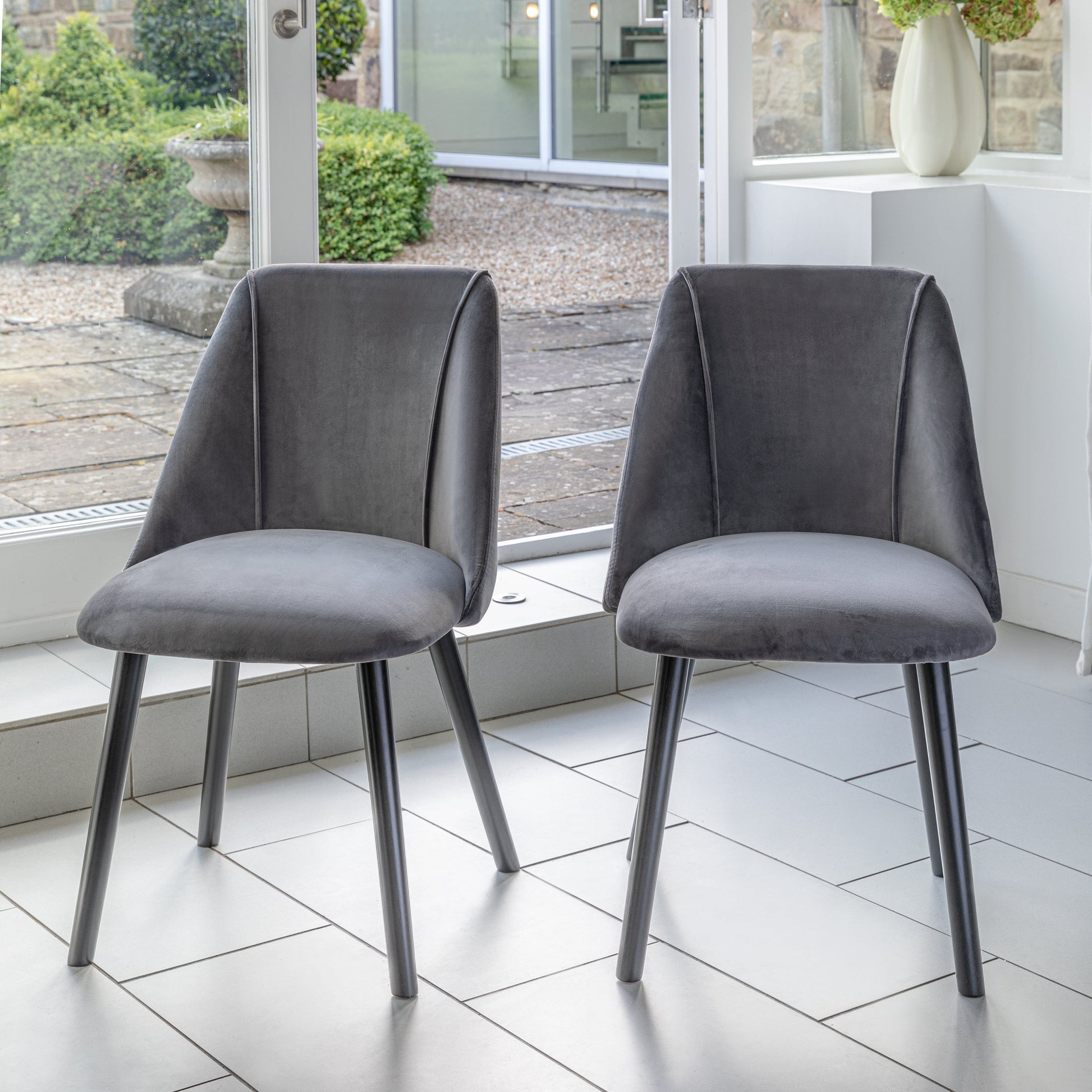 Amelia Extendable Black Dining Table Set - 6 Seater - Freya Grey Dining Chairs With Black Legs