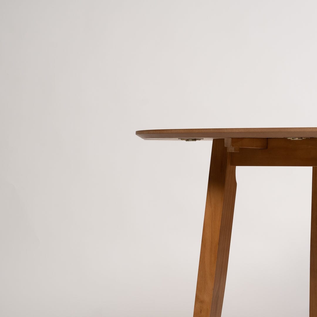 Pine Round extending dining table