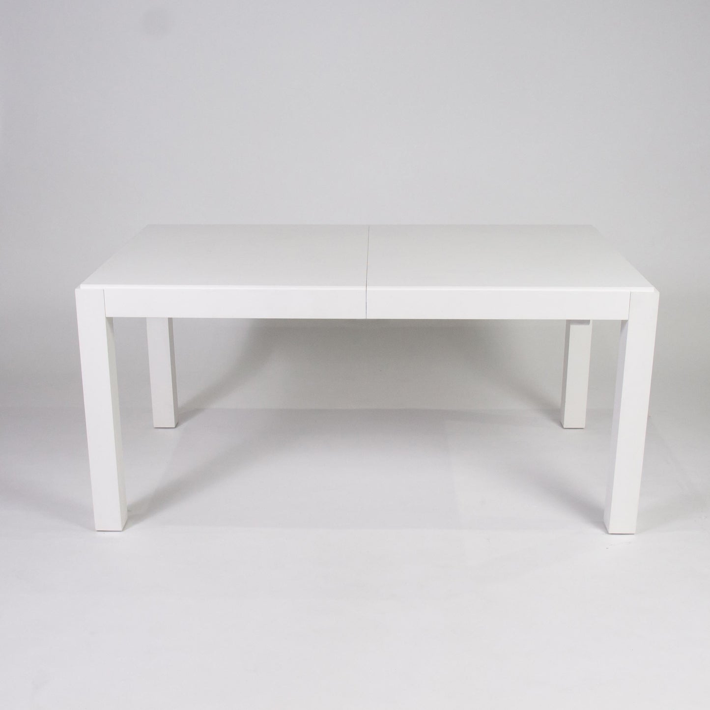 Magnus extendable dining table - white