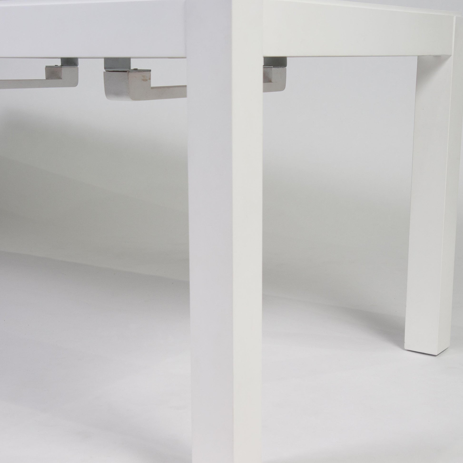 Magnus extendable dining table - white - Laura James